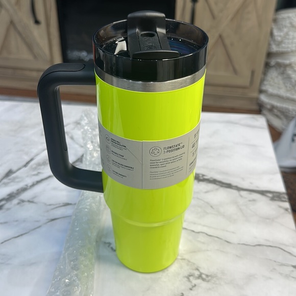 NWT UNRELEASED Stanley Quencher H2.0 FlowState Tumbler 30oz, NEON YELLOW - Picture 4 of 5